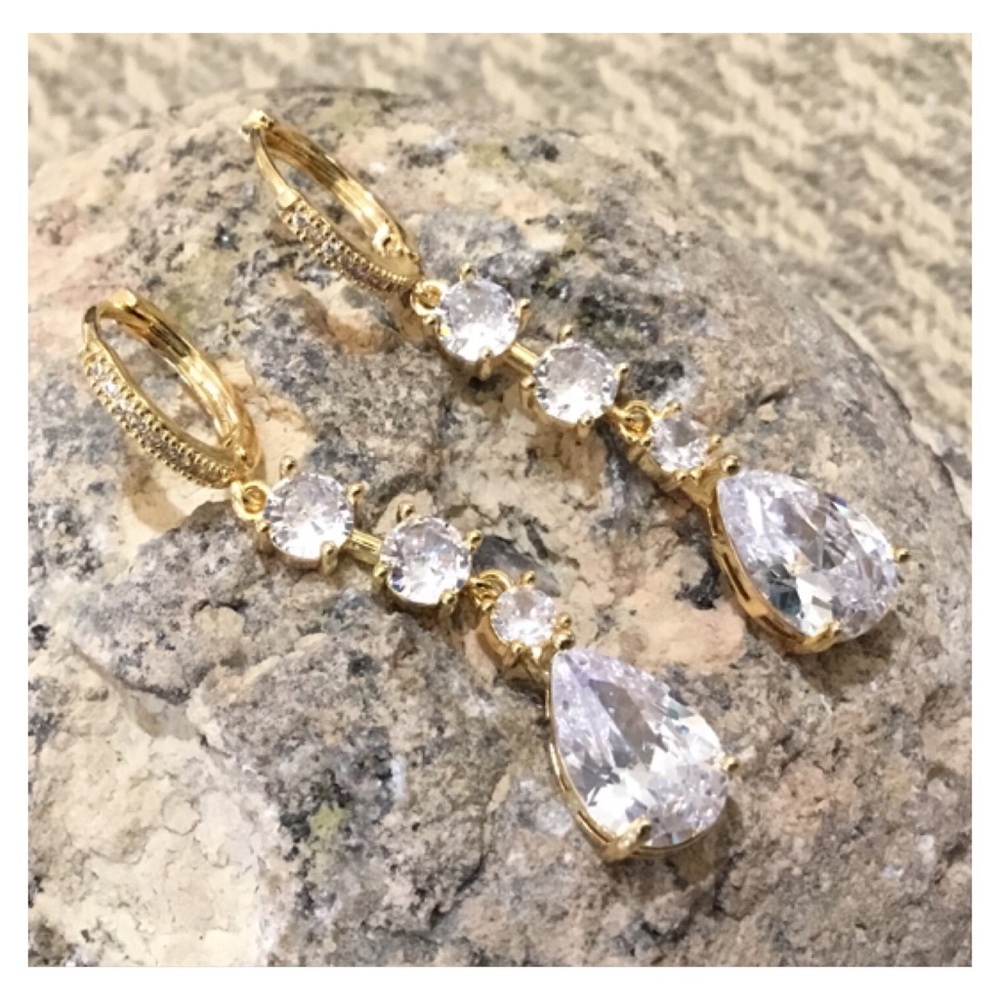 New! Radiant White Rhinestone Gold Formal Earrings